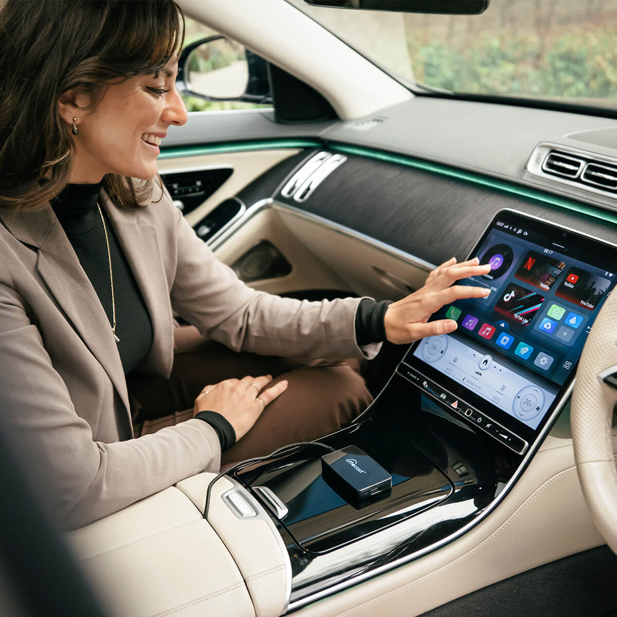 Play2Video All-in-one wireless CarPlay/Android Auto adapter 